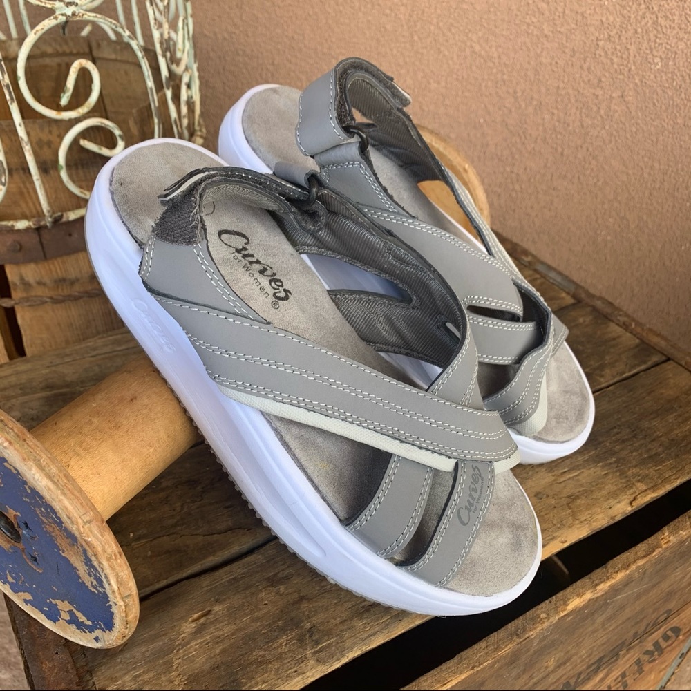 Curves Gray/White Platform Sandals